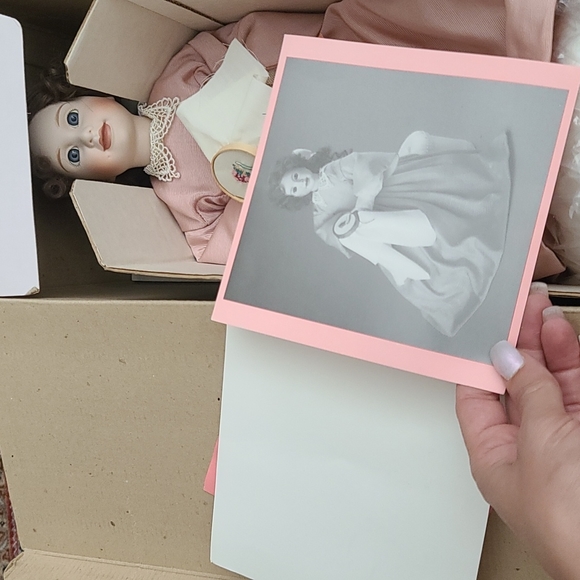 Ashton Drake Little Women Collection Porcelain Meg Doll 3139-C - Picture 7 of 8